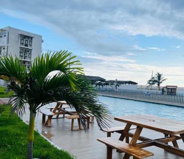 El Arenal Apartment | Vista al Mar - Parqueo - Piscina - Salida al Mar