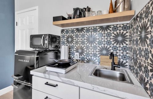Vista Apartment | Vista Vacation Downtown | Walkable | Modern Escape