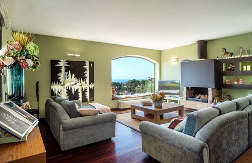 Alella Ski Chalet | VISTAMAR. House with spectacular sea views