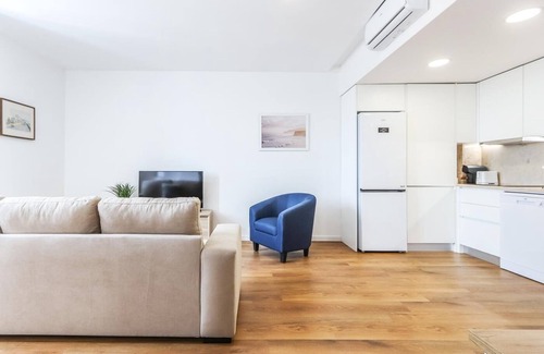 Santo Condestavel Apartment | Vita Portucale | Campo de Ourique River View 1D