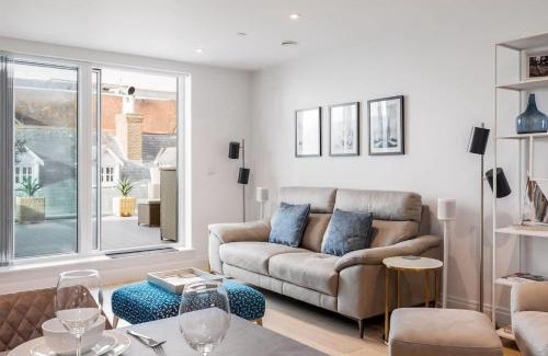 Poole Apartment | Vitamin Sea - Spacious Sun Terrace Overlooking Poole Quay
