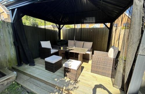 New Forest District House | Vitre Gardens