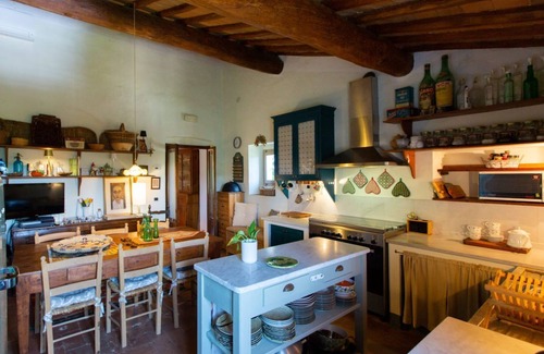 Poggiarello Apartment | Vivaia: eclectic rural retreat