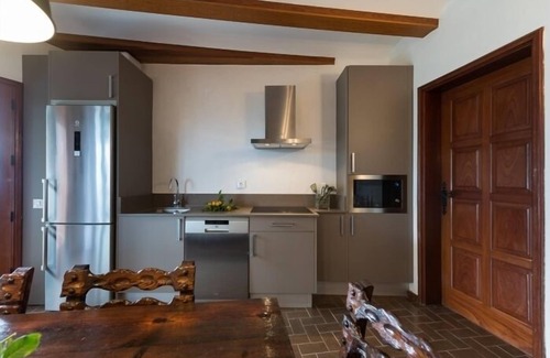 Los Portales Villa | Vivelorural casa en Arucas para grupos con piscina