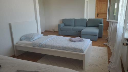 Kloten House | VK - VB - Zürich Airport - Homestay - Villa Bänikon