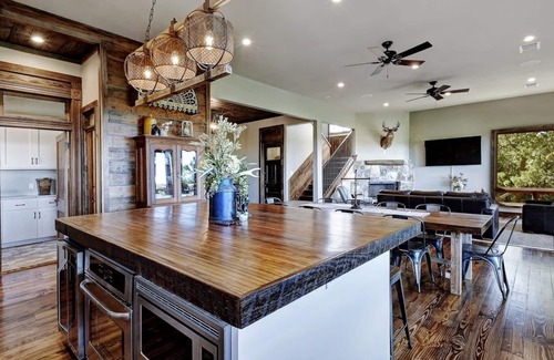 San Marcos House | Voca House-Modern 1890's Farmhouse - Pool, Hot Tub, Game room, AMAZING VIEW!