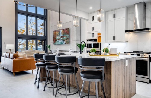 Leamington House | Vogue Vista Lake House Pool Closes Nov 1