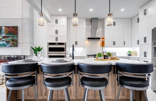 Leamington House | Vogue Vista Lake House Pool Closes Nov 1