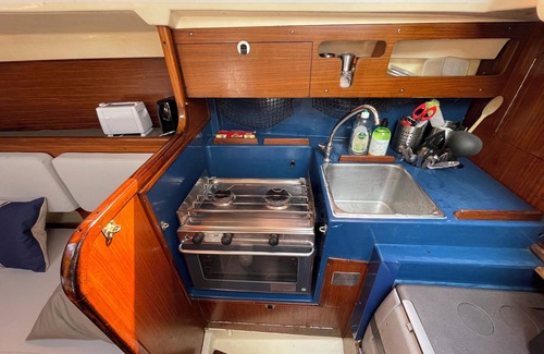 Malendure Boat Rental | Voilier Aménagé Amarré à la Marina du Gosier