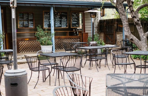 Volcano Hotel | Volcano Union Inn and Pub