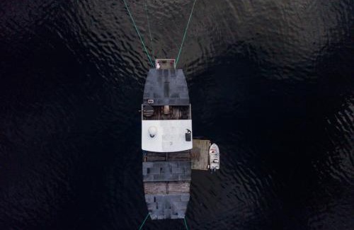 Kvaloya Villa | Volda Floating Home