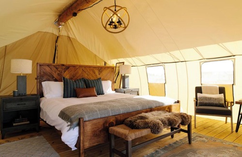 Manhattan Hotel | Voyager Waterfront King Tent | Collective | NYC Skyline + Harbor View