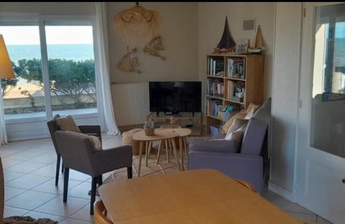 Ver-sur-Mer House | Vue exceptionnelle en front de mer, 8 personnes