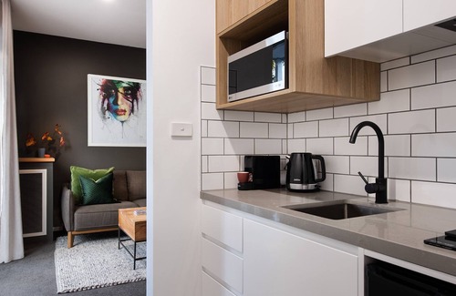 Daylesford Apartment | Vue Lake Daylesford Studio-on the lake