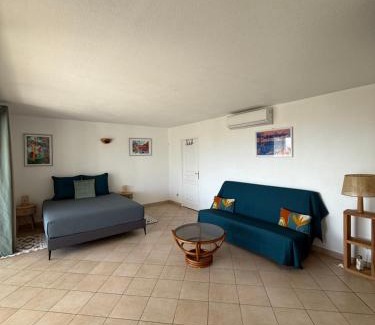 Bas du Fort Apartment | Vue mer et montagne, piscine, proche de la plage avec citerne d eau et parking