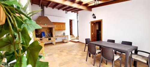 San Simon House | VV La Casita de Nina "by henrypole home"