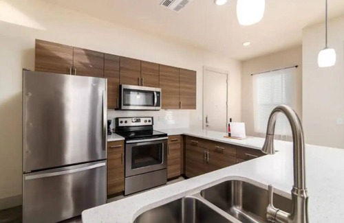 Fort Worth Condo | W. 7th - Private Balcony - Unique Copper Cavern