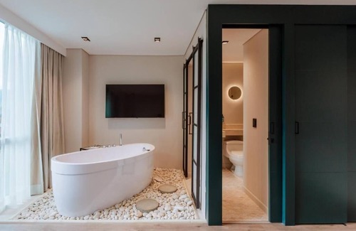 La Florida House | w* | Chic Loft w/Amazing View in Poblado
