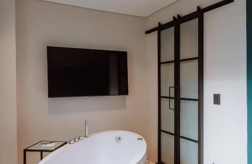 La Florida House | w* | Chic Loft w/Amazing View in Poblado