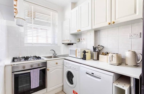 Hammersmith and Fulham Apartment | W Kensington chic Balcony flat