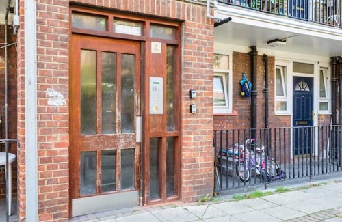 Hammersmith and Fulham Apartment | W Kensington chic Balcony flat