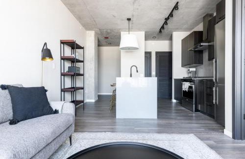 West Loop Apartment | W Loop 1BR w Pool Gym nr Fulton Mkt CHI-293