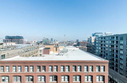 West Loop Apartment | W Loop 1BR w Pool Gym nr Fulton Mkt CHI-293