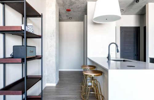 West Loop Apartment | W Loop 1BR w Pool Gym nr Fulton Mkt CHI-293