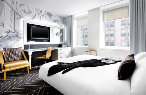 International District Hotel | W Montreal