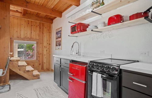 Rapid City Apartment | W St. Louis · Guest Suite-Hot Tub-Close to Town