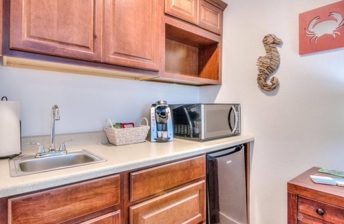 Depoe Bay Apartment | W2 - Gray @ Whale Inn