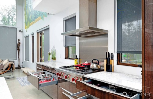 Parkland County House | Wabamun Modern Retreat Oasis. Sleeps 6. Hot Tub.