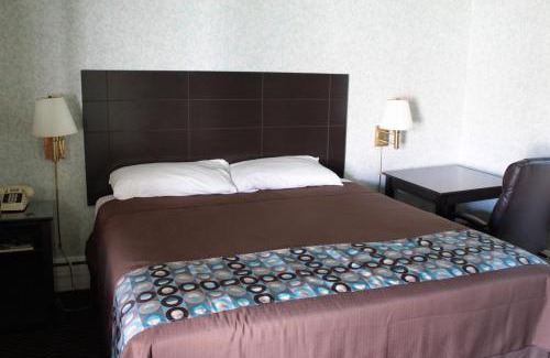 Lenox Hotel | Wagon Wheel Inn