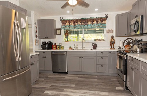 Pahrump House | Wagon Wheel Ranch close to DVNP with hot tub and cowboy pool