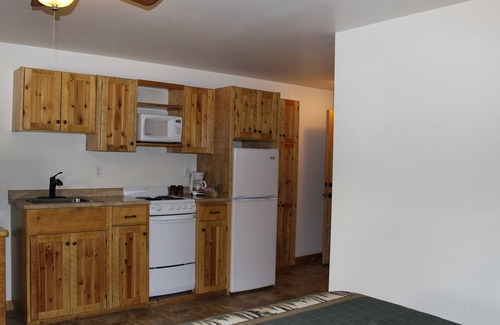 Mesa Hotel | Wagon Wheel Restaurant Bar and Motel