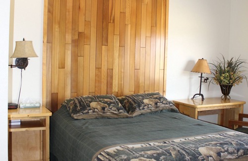 Mesa Hotel | Wagon Wheel Restaurant Bar and Motel