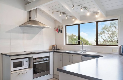 Torbay House | Waiake Family Retreat - Auckland Holiday Home