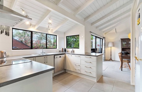 Torbay House | Waiake Family Retreat - Auckland Holiday Home