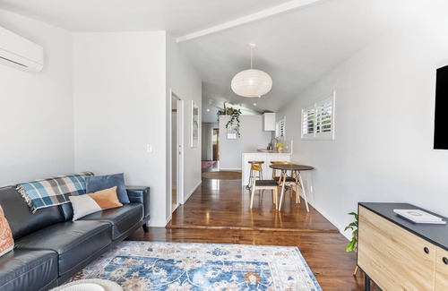 Muriwai Apartment | Waiata Manu Muriwai Birdsong Apartment Breathtaking Views!