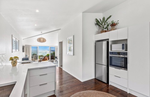 Muriwai Apartment | Waiata Manu Muriwai Birdsong Apartment Breathtaking Views!