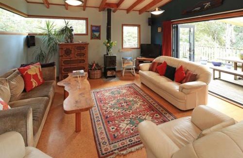 Ostend House | Waiheke Escape