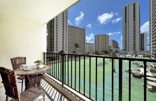 Waikiki Apartment | Waikiki 1BR with Free Parking, Wi-Fi & Steps to Beach!