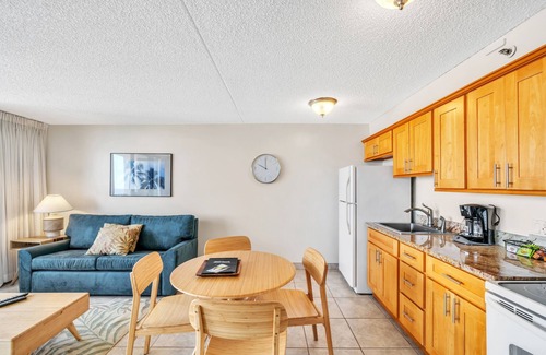 Waikiki Condo | Waikiki Banyan Condo With Panoramic 37th Floor Ocean Views by Koko Resort Vacation Rentals