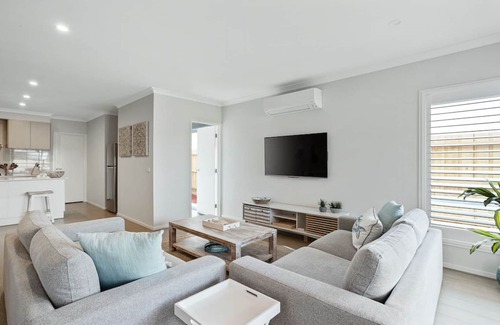 Cowes House | Wait 'N' Sea by Ready Set Stay - WIFI & Table Tennis