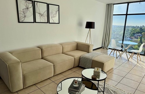 Edenvale Apartment | Wake Up to Gorgeous Views in a Spacious Getaway-Edenvale