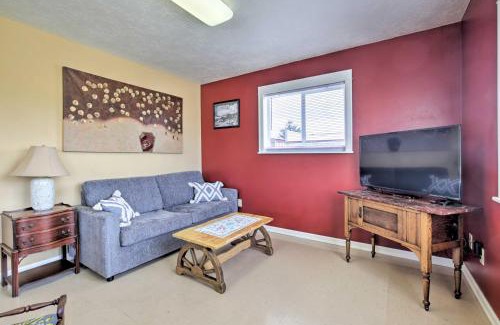 Waldport House | Waldport Townhome with Dog Run on Alsea Bay!