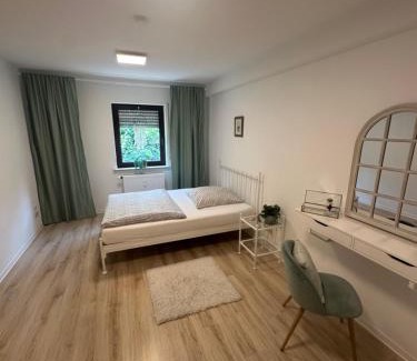 Neustadt-Hambach Apartment | Waldzeit Apartment Natur Komfort und Self Check-in