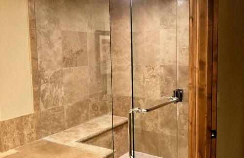 Downtown Hotel | Walk everywhere in Aspen from this beautiful mountainside hotel!