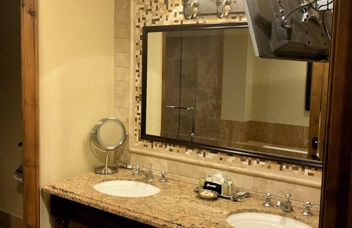 Downtown Hotel | Walk everywhere in Aspen from this beautiful mountainside hotel!