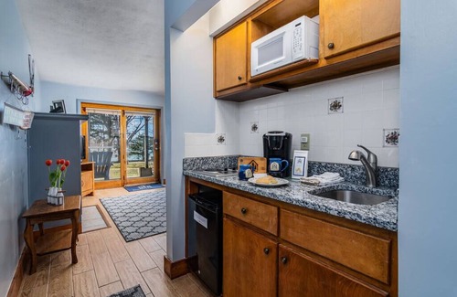 Hollister Apartment | Walk-In King Size Lakefront Suite-Free Daily Tickets-Dog Friendly-Cmty Hot Tub!